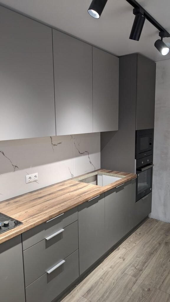 مطبخ ألمنيوم مودرن بتصميم عصري في الرياض